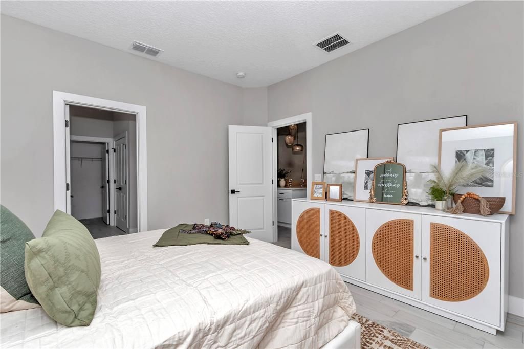 Activo con contrato: $345,000 (3 camas, 2 baños, 1543 Pies cuadrados)