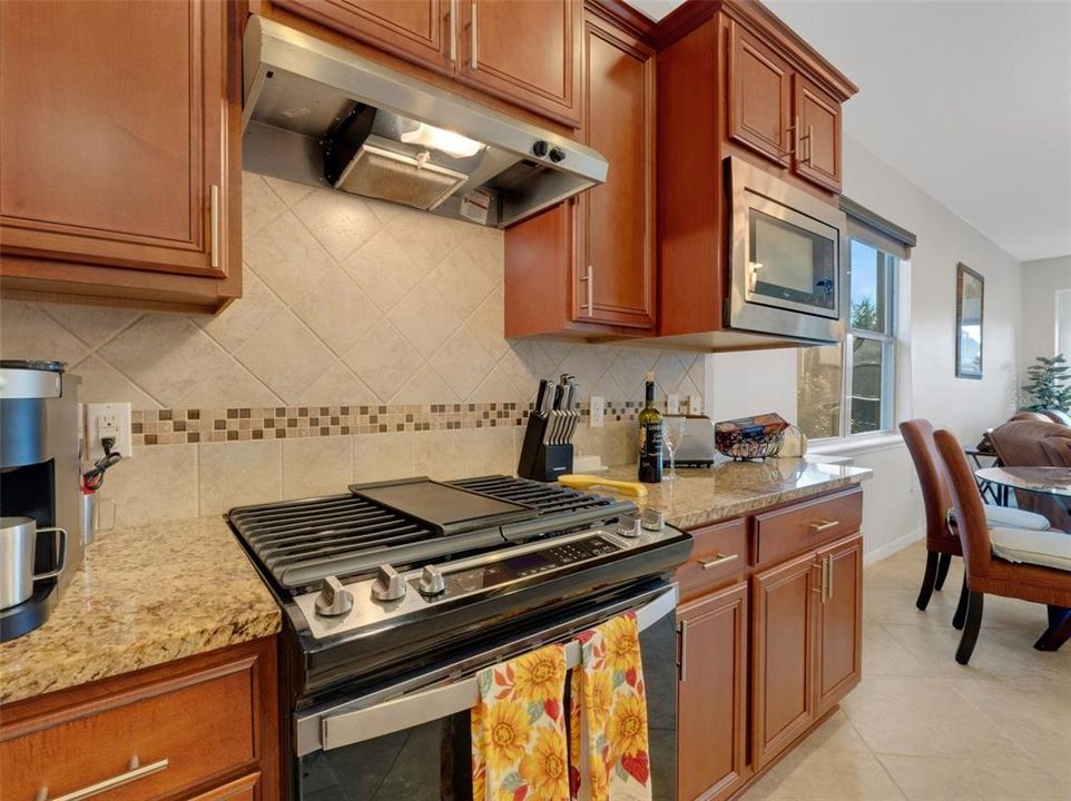 For Sale: $319,500 (2 beds, 2 baths, 1468 Square Feet)