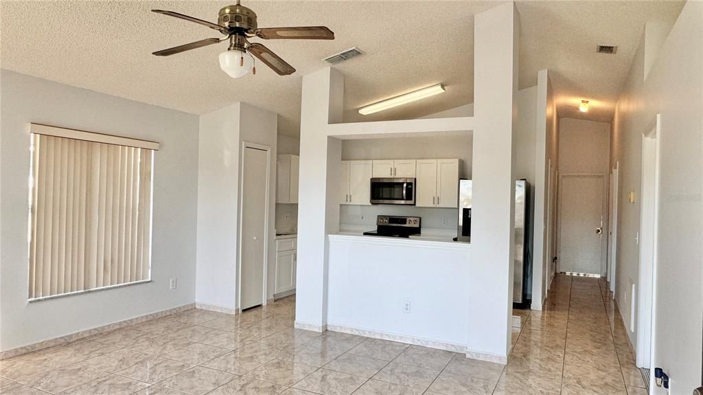 For Sale: $319,900 (3 beds, 2 baths, 1113 Square Feet)