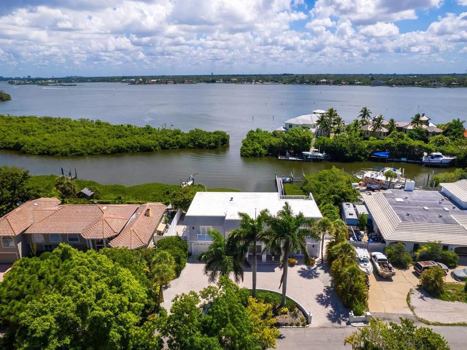 Active With Contract: $2,750,000 (4 beds, 4 baths, 5034 Square Feet)