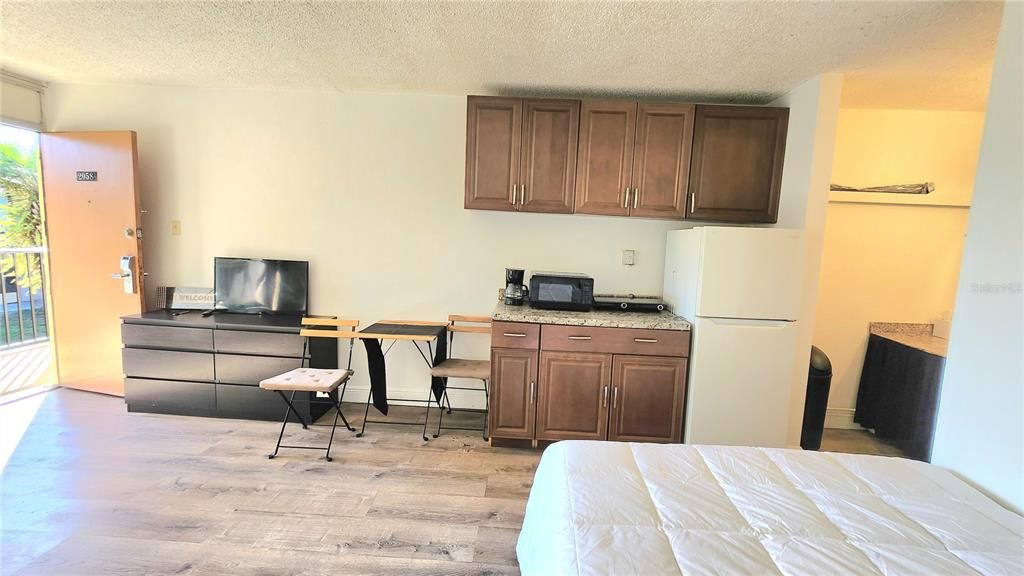 For Sale: $68,000 (1 beds, 1 baths, 276 Square Feet)