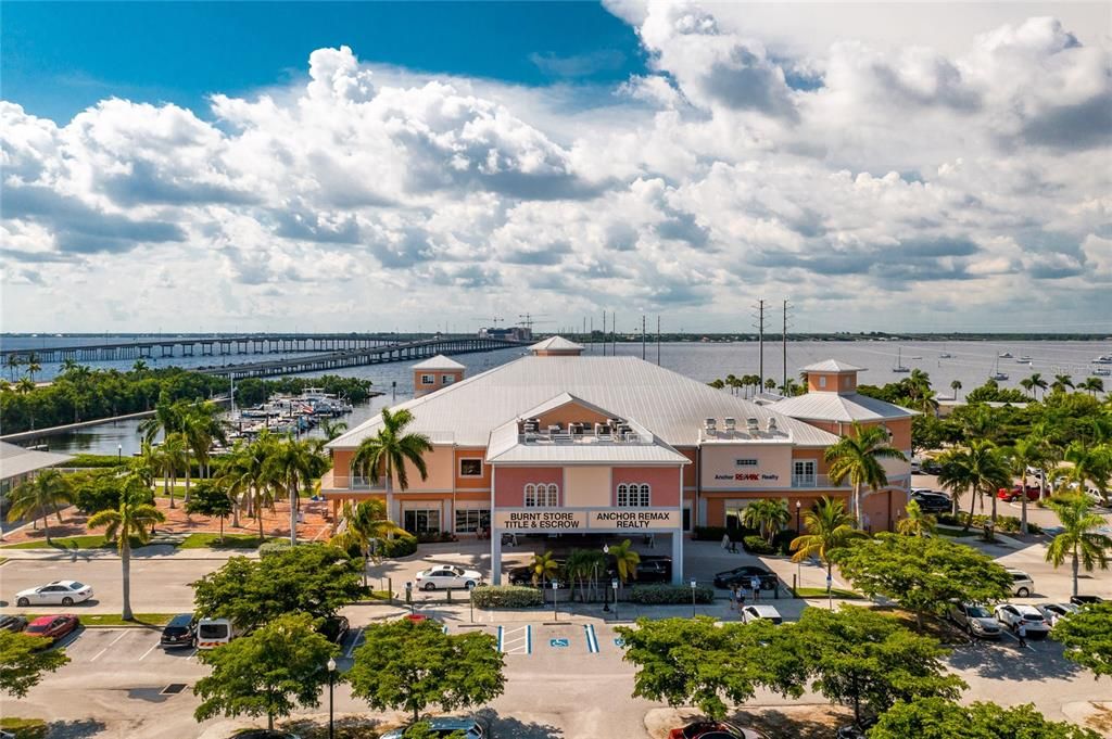 Lashley Park With Restaurants, shopping and Community boat ramp.