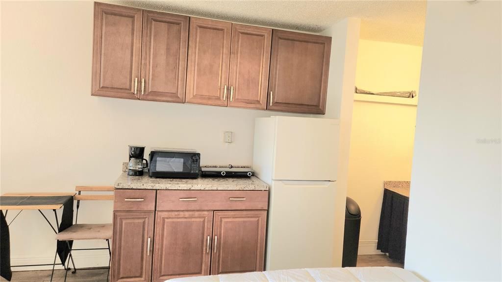 For Rent: $1,100 (1 beds, 1 baths, 276 Square Feet)