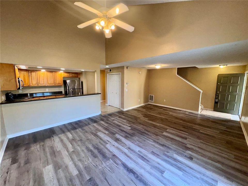 For Rent: $1,550 (1 beds, 1 baths, 1147 Square Feet)