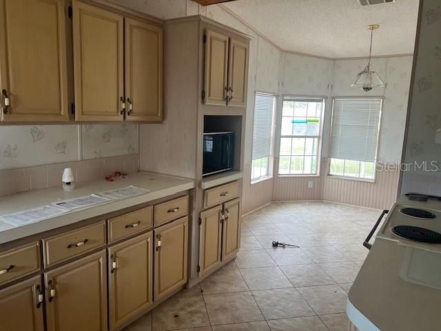 For Sale: $170,000 (2 beds, 2 baths, 1376 Square Feet)