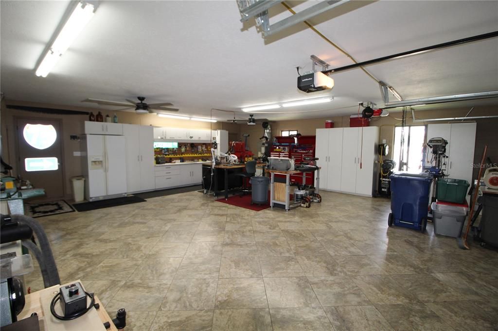 Air Conditioned Garage/Workshop