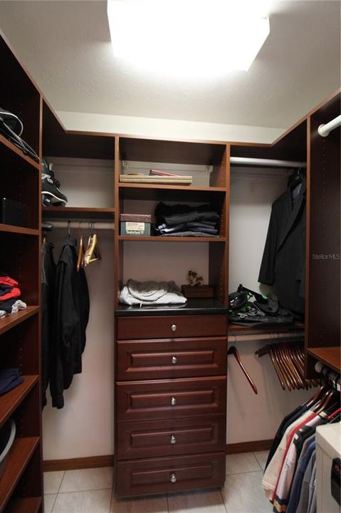 Walk-in closet 1