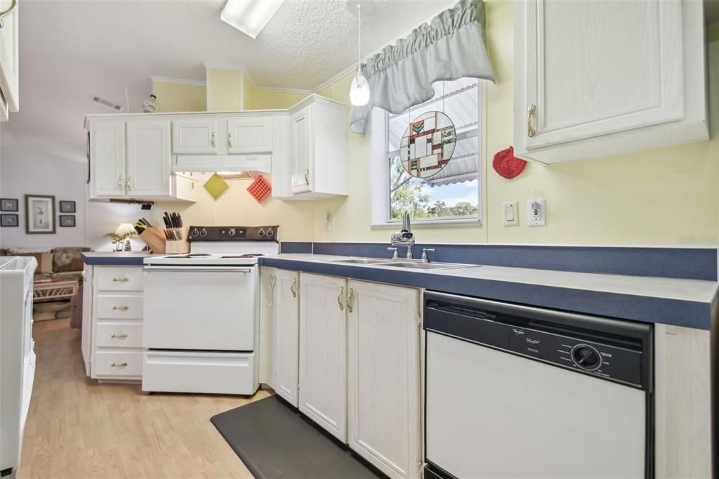 For Sale: $184,000 (2 beds, 2 baths, 1024 Square Feet)