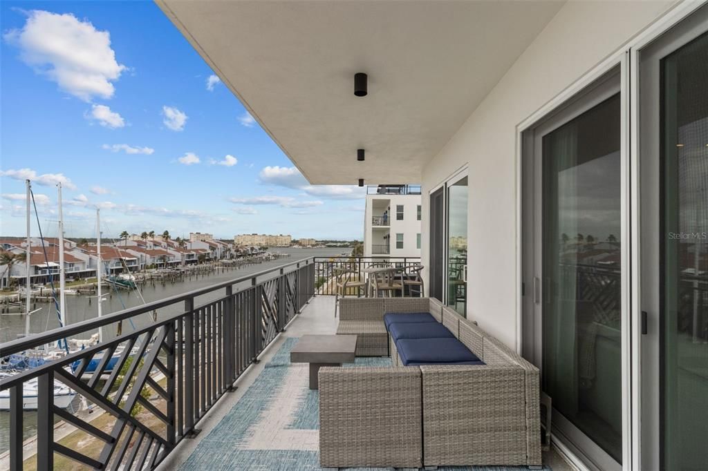 Active With Contract: $1,025,000 (3 beds, 2 baths, 1685 Square Feet)