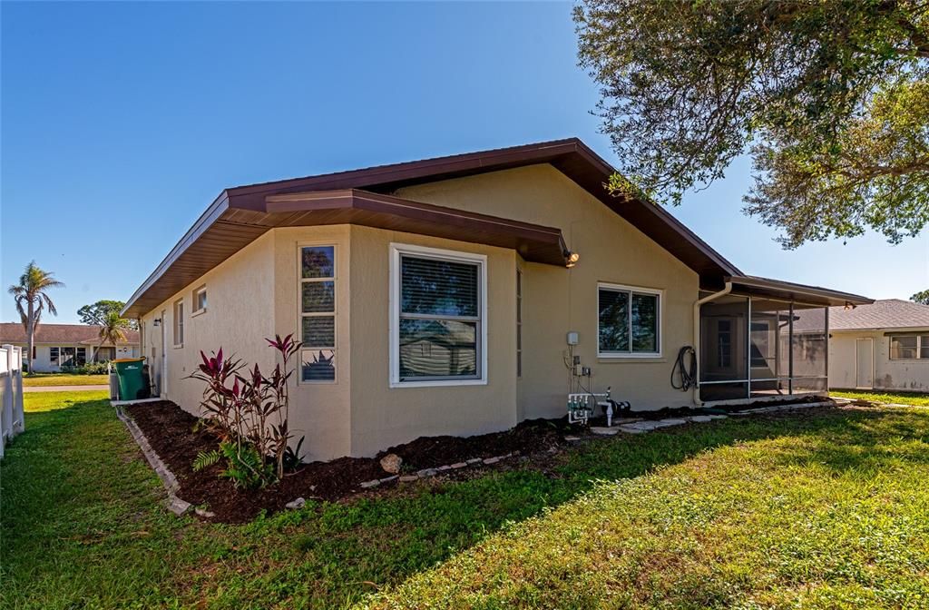 For Sale: $329,900 (3 beds, 2 baths, 1716 Square Feet)