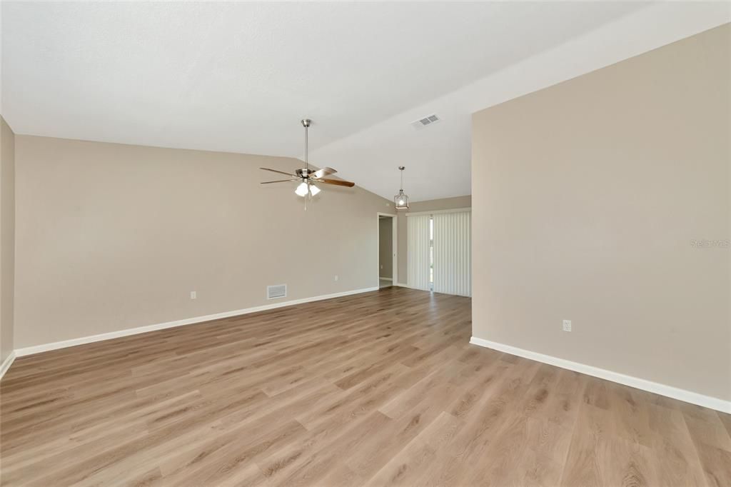 For Sale: $329,900 (3 beds, 2 baths, 1716 Square Feet)