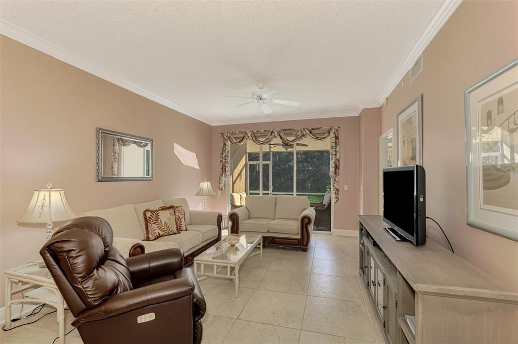 For Sale: $275,000 (2 beds, 2 baths, 1163 Square Feet)