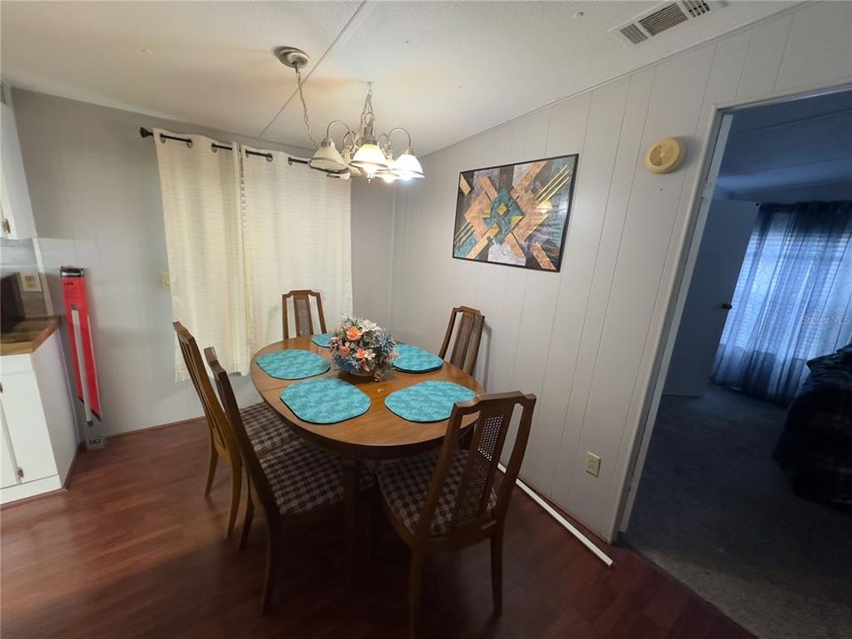 For Sale: $139,900 (2 beds, 2 baths, 984 Square Feet)