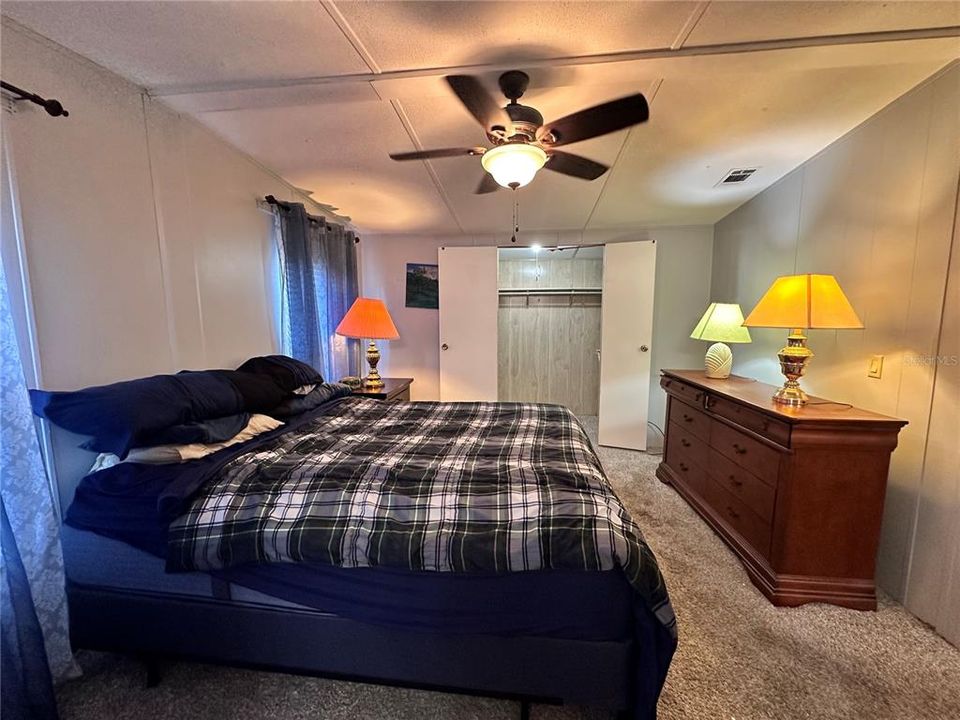 For Sale: $139,900 (2 beds, 2 baths, 984 Square Feet)