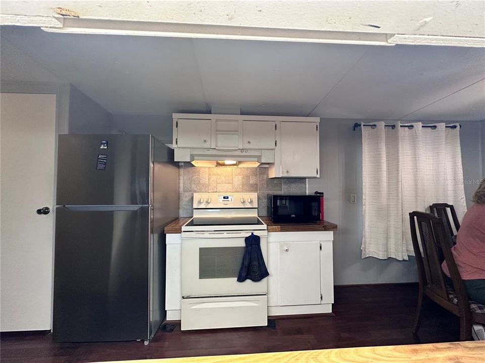 For Sale: $139,900 (2 beds, 2 baths, 984 Square Feet)