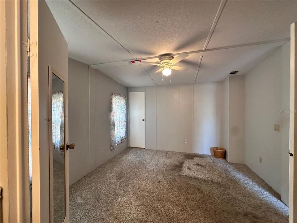 For Sale: $139,900 (2 beds, 2 baths, 984 Square Feet)