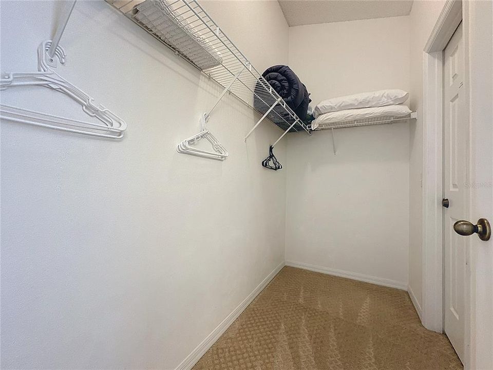 Activo con contrato: $399,999 (4 camas, 3 baños, 1932 Pies cuadrados)