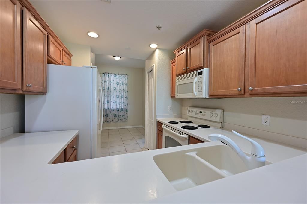 For Sale: $275,000 (2 beds, 2 baths, 1104 Square Feet)