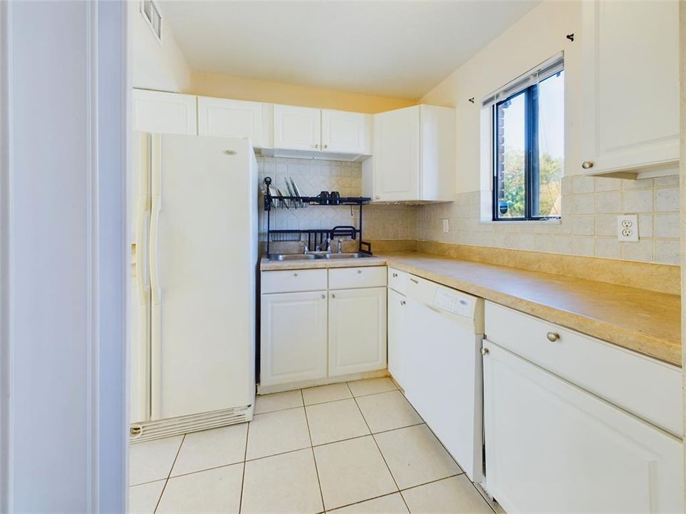 For Sale: $173,900 (2 beds, 1 baths, 1158 Square Feet)