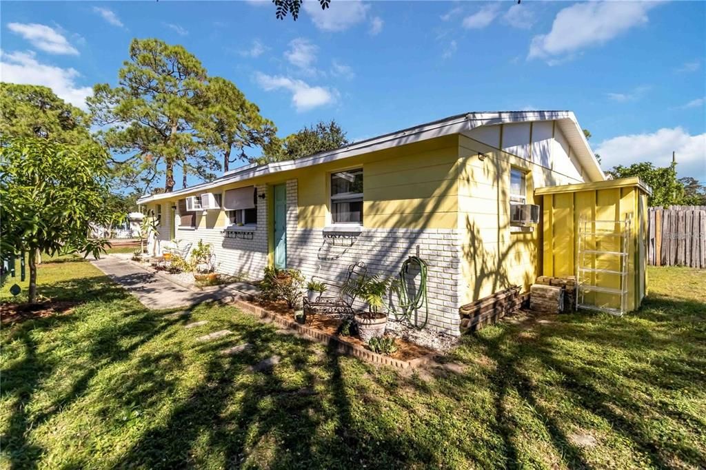 This is such a cute duplex. Each unit has 2 bedrooms and 1 bathroom.