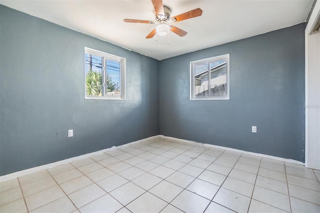 For Sale: $219,000 (2 beds, 1 baths, 816 Square Feet)