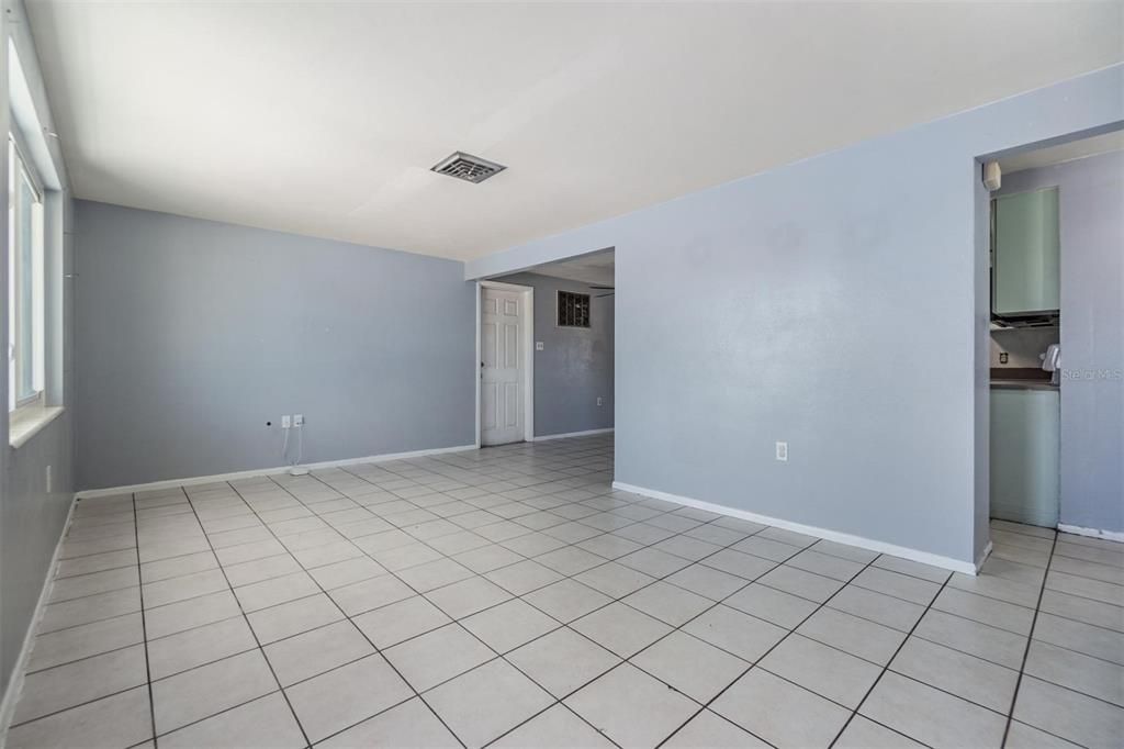 For Sale: $219,000 (2 beds, 1 baths, 816 Square Feet)