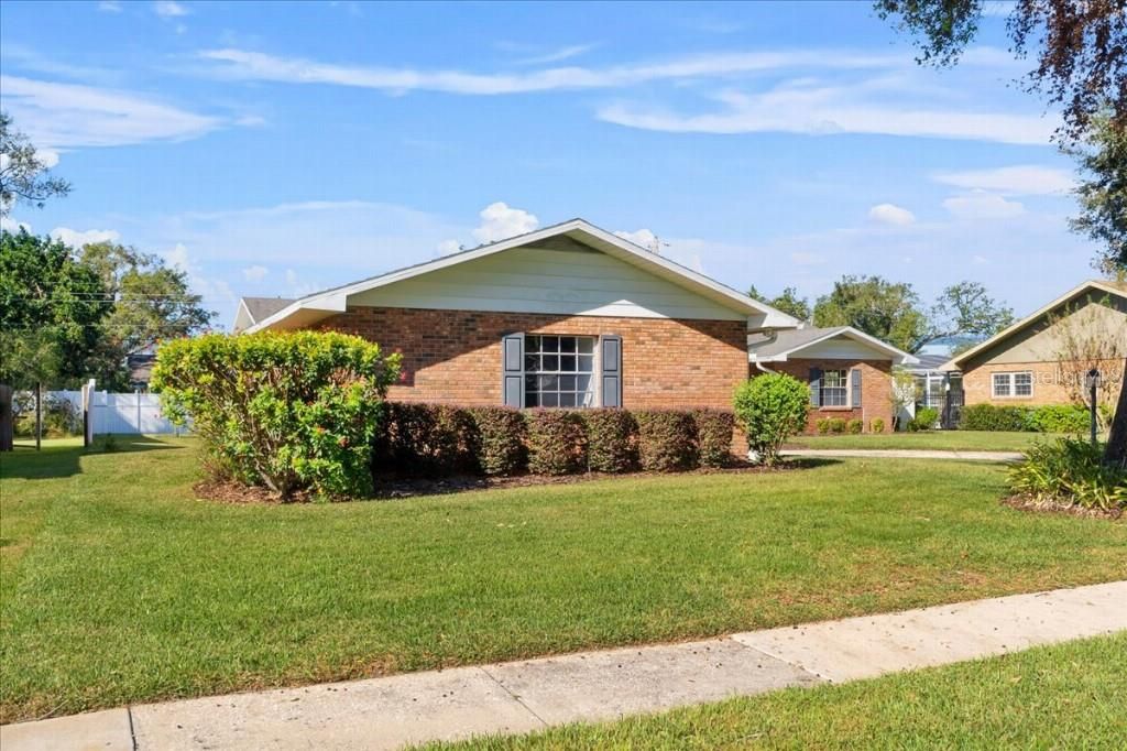 For Sale: $399,998 (3 beds, 2 baths, 2329 Square Feet)