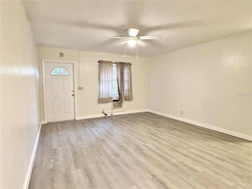 For Rent: $2,000 (2 beds, 1 baths, 700 Square Feet)