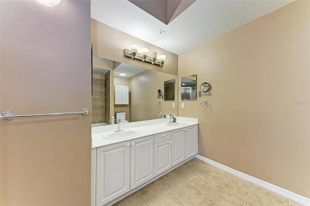 For Sale: $329,900 (3 beds, 2 baths, 1759 Square Feet)