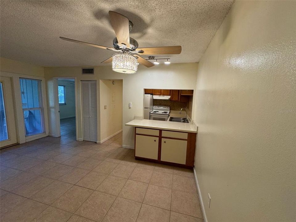 For Rent: $1,300 (1 beds, 1 baths, 526 Square Feet)