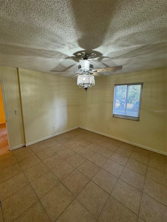 For Rent: $1,300 (1 beds, 1 baths, 526 Square Feet)