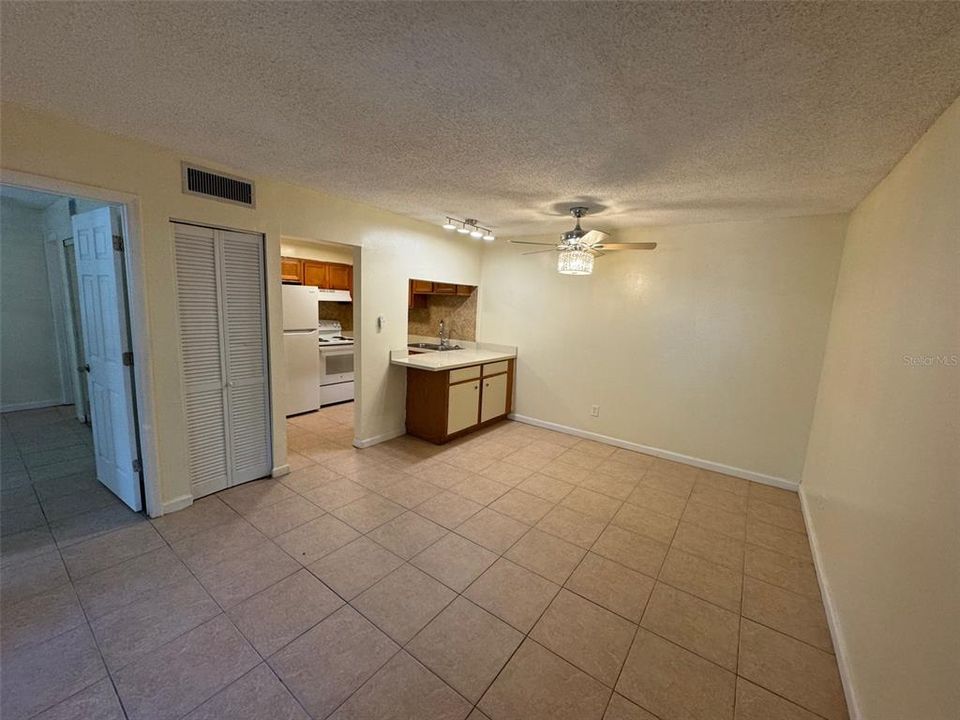 For Rent: $1,300 (1 beds, 1 baths, 526 Square Feet)