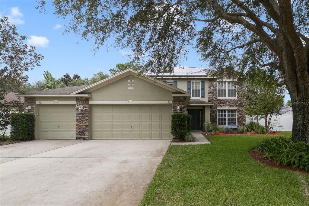 Welcome to Trails of Seminole and this spacious 4BD/2.5BA +FLEX POOL HOME perfectly situated across the way from Knot Hole Lake on a .23 ACRE / CONSERVATION LOT with OWNER SOLAR PANELS, a RENOVATED KITCHEN, TESLA POWER WALL/GENERATOR, a HEATED SALT POOL & SPA, and A-RATED SCHOOLS!