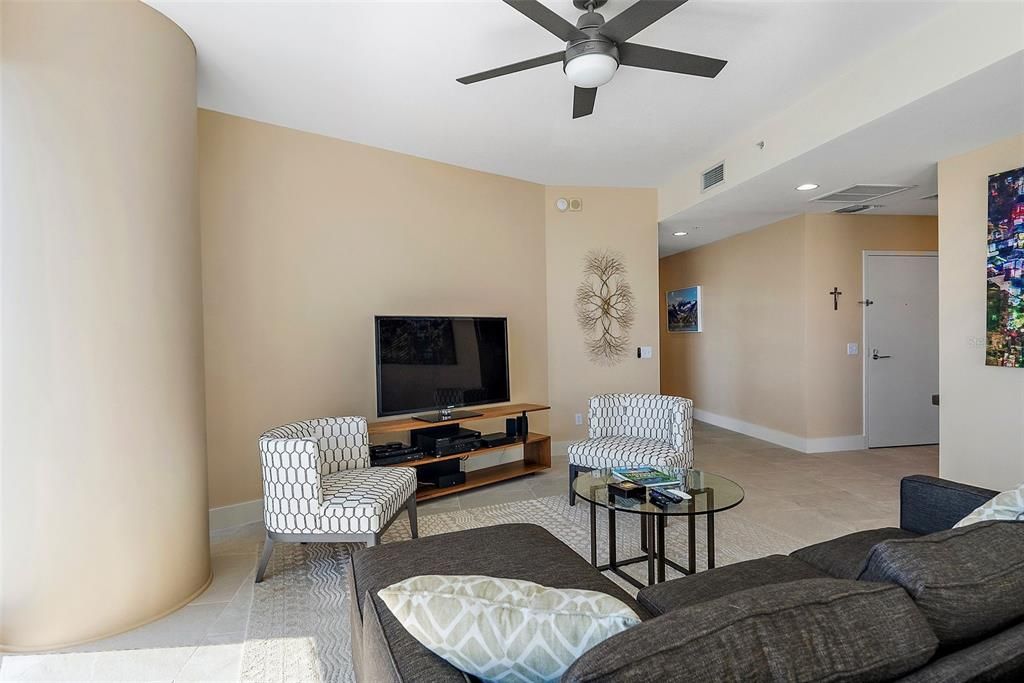 For Sale: $1,149,000 (2 beds, 2 baths, 1447 Square Feet)