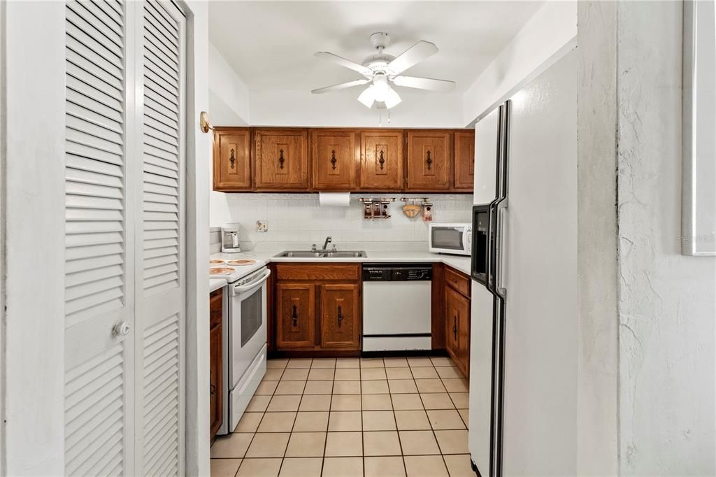 For Sale: $355,000 (1 beds, 1 baths, 691 Square Feet)