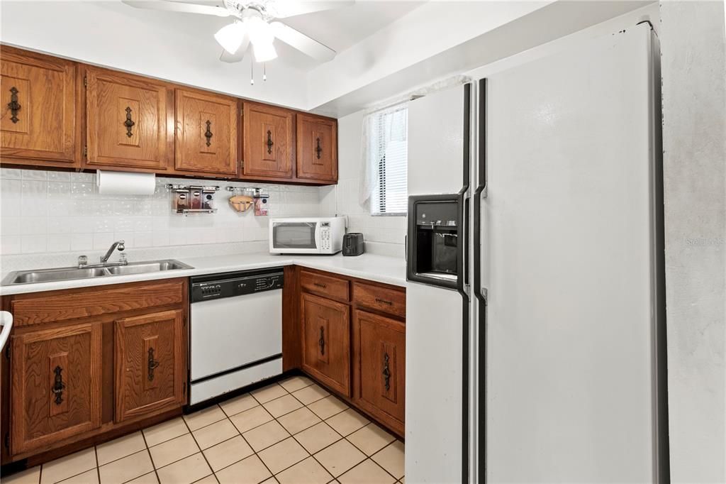 For Sale: $355,000 (1 beds, 1 baths, 691 Square Feet)