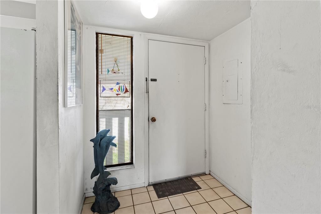 For Sale: $355,000 (1 beds, 1 baths, 691 Square Feet)