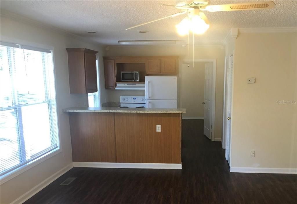 For Rent: $1,350 (2 beds, 2 baths, 800 Square Feet)