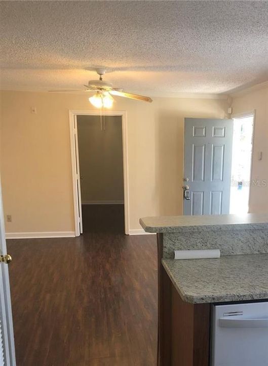 For Rent: $1,350 (2 beds, 2 baths, 800 Square Feet)