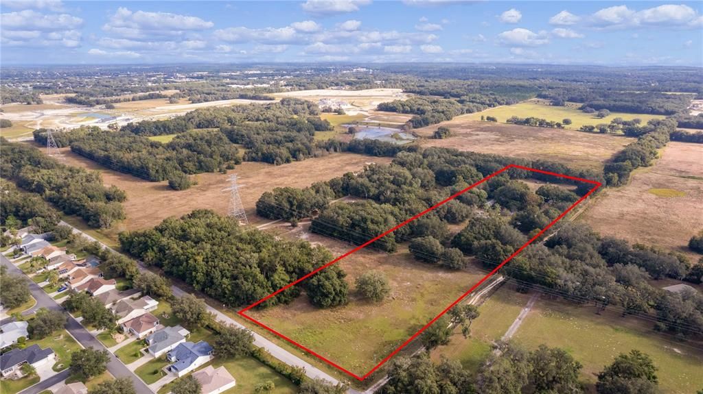 待售: $699,900 (9.81 acres)