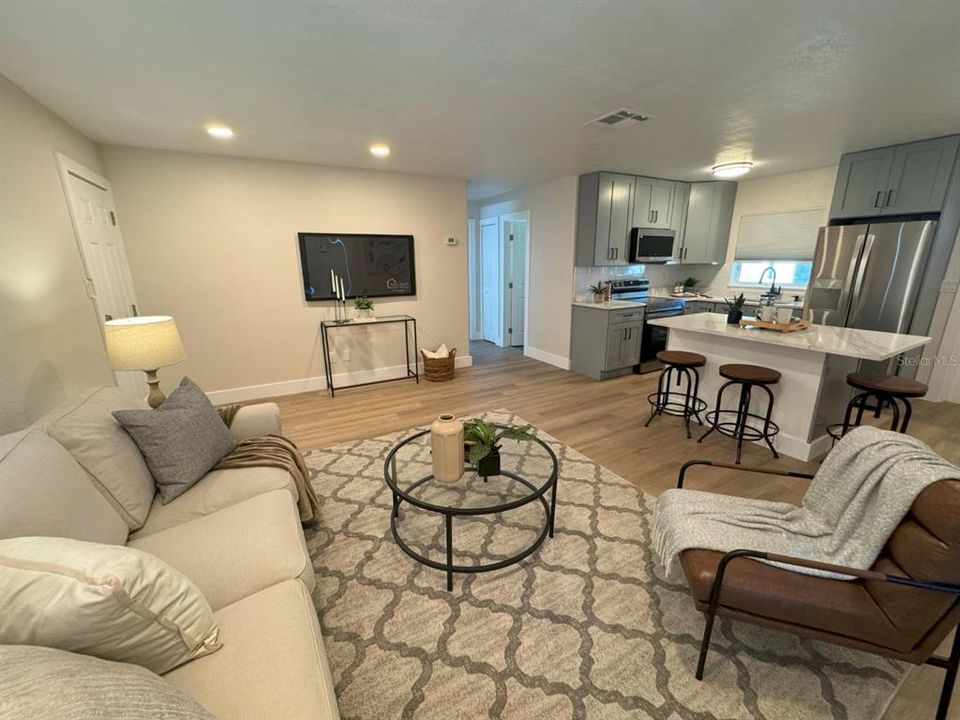 For Sale: $319,000 (2 beds, 1 baths, 792 Square Feet)