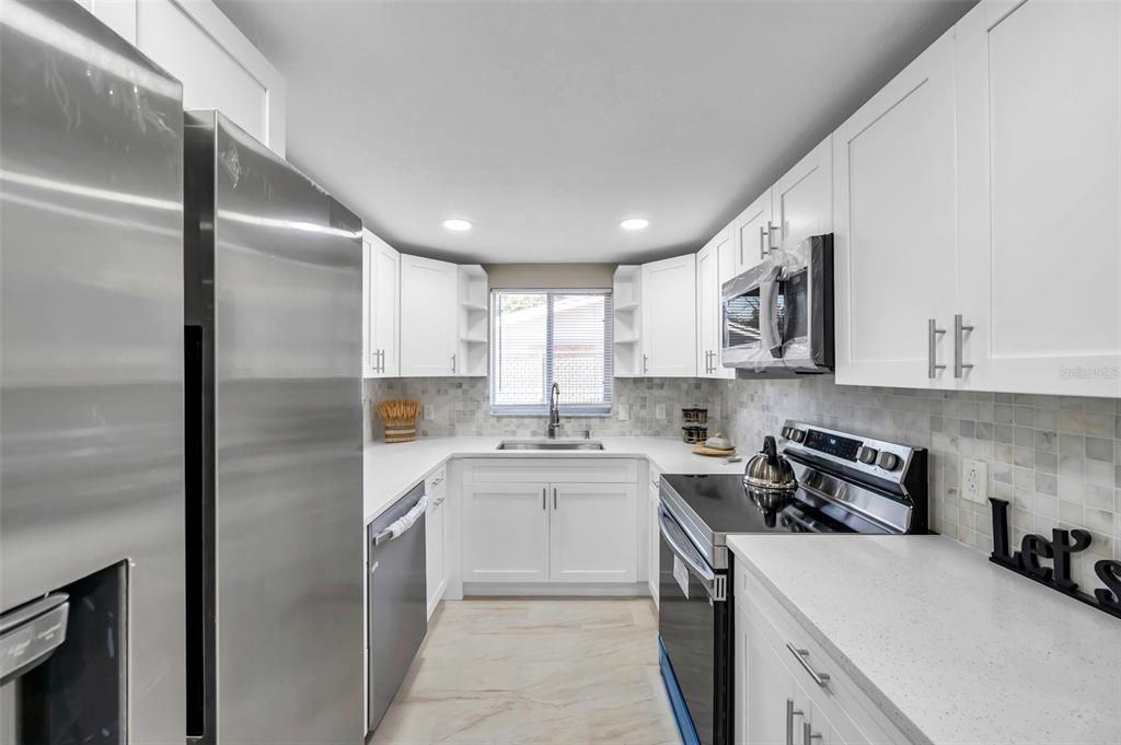 For Sale: $319,500 (2 beds, 2 baths, 1466 Square Feet)