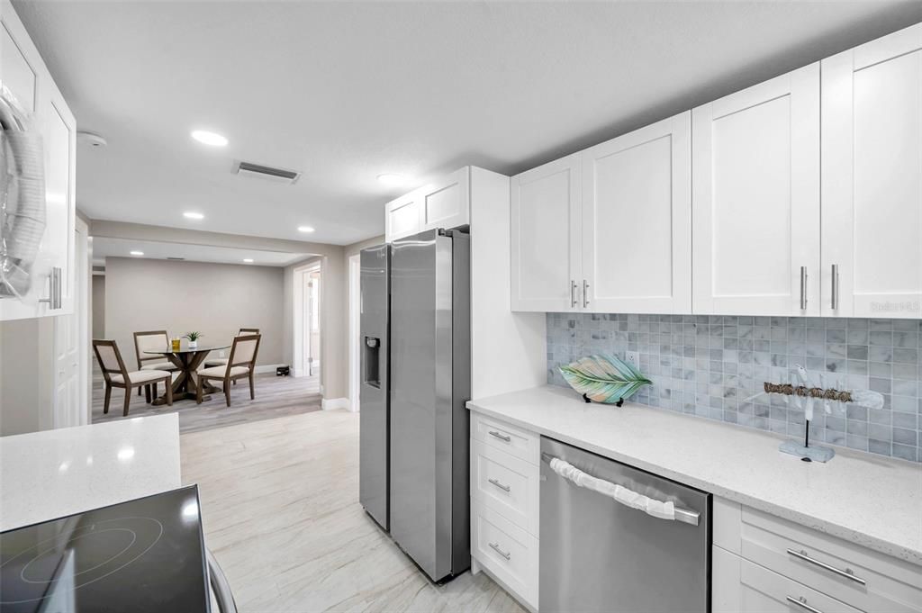 For Sale: $319,500 (2 beds, 2 baths, 1466 Square Feet)