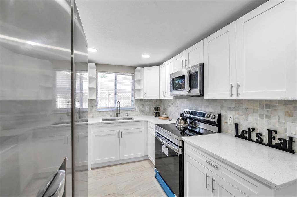 For Sale: $319,500 (2 beds, 2 baths, 1466 Square Feet)