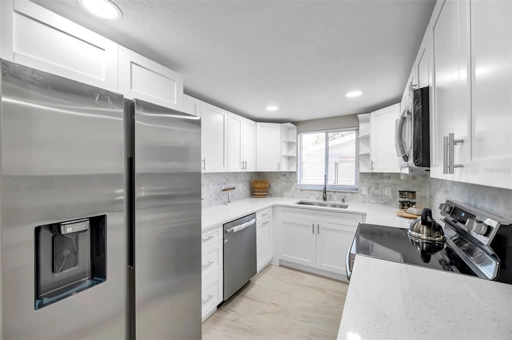 For Sale: $319,500 (2 beds, 2 baths, 1466 Square Feet)