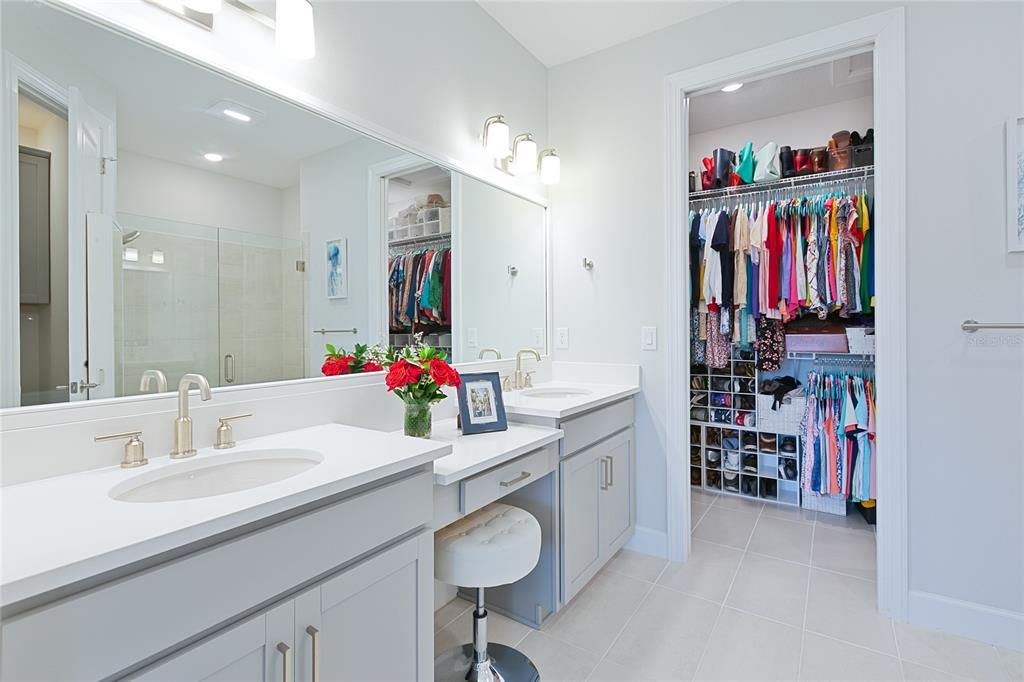 primary bath with oversized vanity & duel sinks