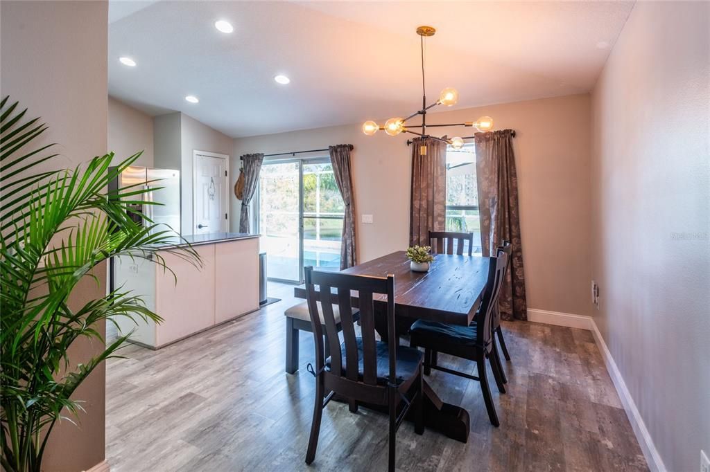 Dining area in kitchen.