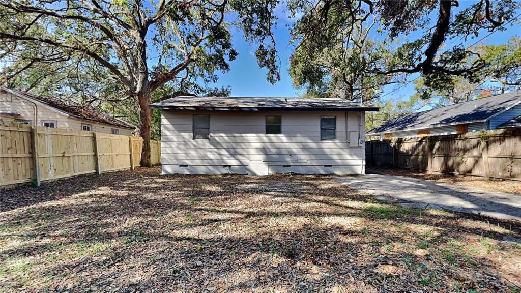 For Sale: $259,900 (3 beds, 1 baths, 816 Square Feet)