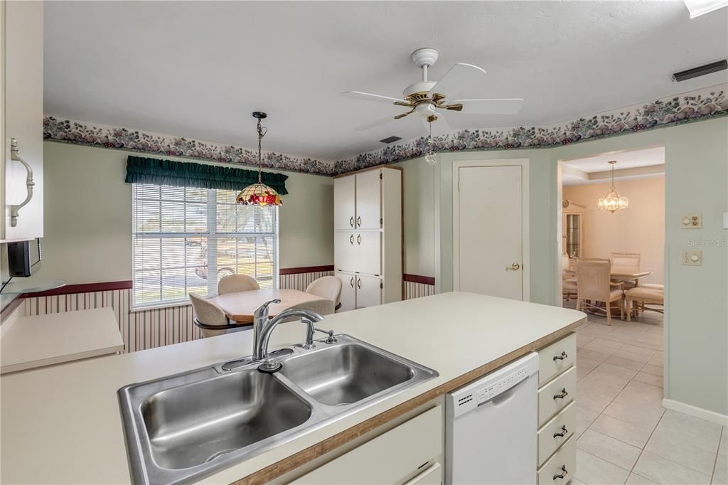 For Sale: $329,900 (2 beds, 2 baths, 1308 Square Feet)