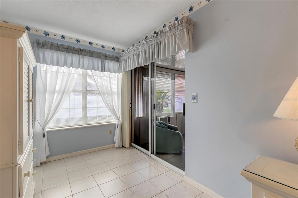 For Sale: $329,900 (2 beds, 2 baths, 1308 Square Feet)